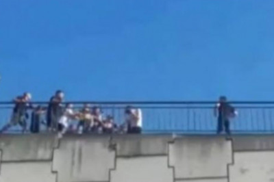 «Χωρίς μαχαίρια, μόνο γροθιές»! Απίστευτo ξύλο μεταξύ οπαδών! (video)