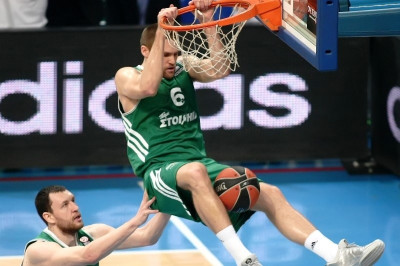 Υπογράφει ο Μπράμος