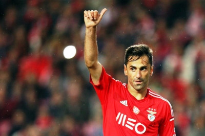 Ερυθρόλευκη επιμονή για Ζόνας!