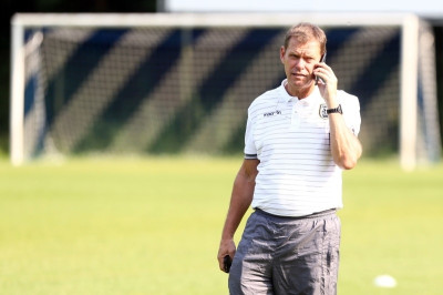 Καλά ρε Άρνεσεν πλάκα με κάνεις;