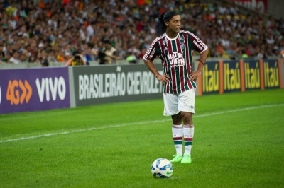 Ροναλντίνιο: Παλιά του τέχνη κόσκινο! (video)