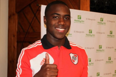 Ολυμπιακός: Σκληρό… πόκερ για αμυντικό