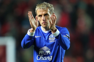 Το πουλάει το... κάστρο ο Φιλ Νέβιλ! (photos)