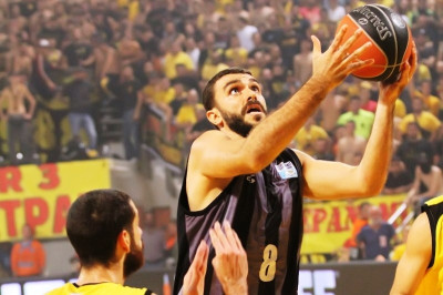 Μένει ο Κακαρούδης