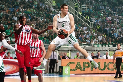 Υπογράφει ο Μπράμος