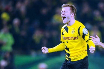 «Ντύνει» στα κόκκινα τον Μπλατζικόφσκι