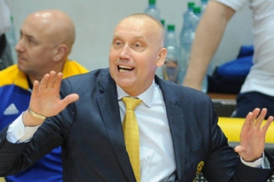 Συνεχίζει με Κουρτινάιτις η Χίμκι