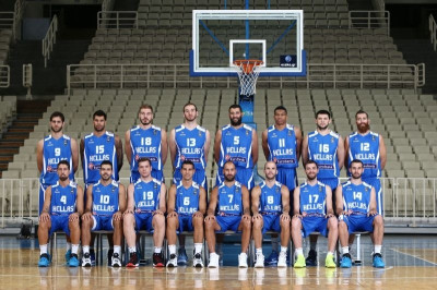 Επίσημη φωτογράφηση, για την «επίσημη αγαπημένη»! (photos)