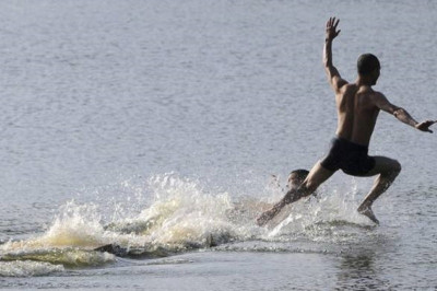 Ο μοναχός Σαολίν που «τρέχει» πάνω στην επιφάνεια της λίμνης! (video)