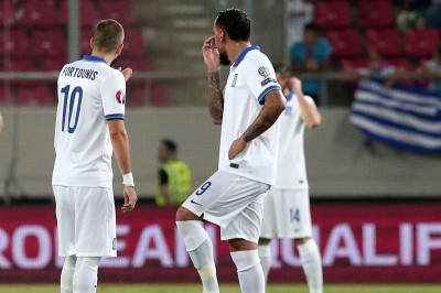 Έντονη γιούχα στο τέλος!