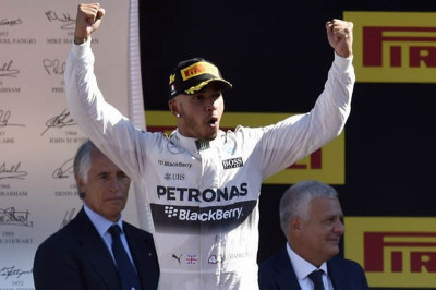 Χάμιλτον και… στα χαρτιά!