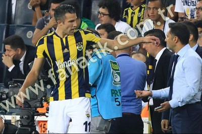 «Τσαμπουκάς» Περέιρα με Φαν Πέρσι! (videos)