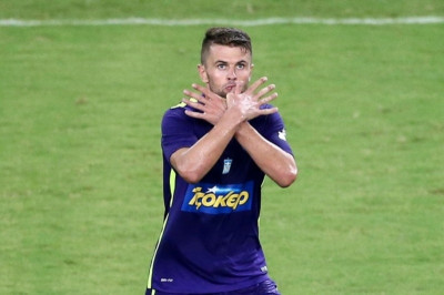 Αλβανικός αετός: Ένας πανηγυρισμός που βάζει... φωτιές! (photos&videos)