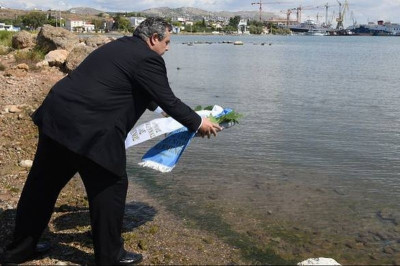 Τα… καμένα του Καμμένου από τη Σαλαμίνα! (photos+tweets)