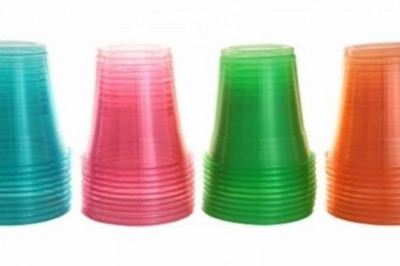 Ξέρετε τι σημαίνουν οι γραμμές σε ένα πλαστικό ποτήρι μιας χρήσης;