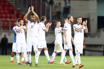Φωταγωγήθηκε η Μύκονος για την Εθνική Ελλάδας! (photo)