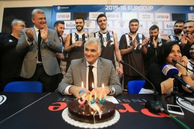 Ο Μαρκόπουλος τα έχει... 300! (photos&video)