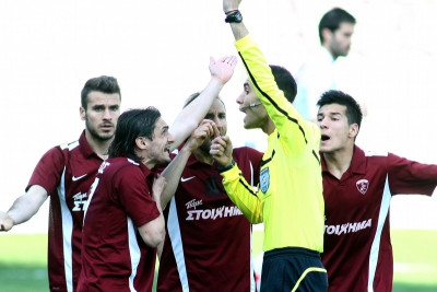 Δίνεις οφσάιντ από πλάγιο; Παίρνεις το σήμα της FIFA! (video & photos)