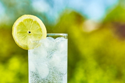 Ανθρακούχο νερό: Γιατί πρέπει να το αποφεύγετε