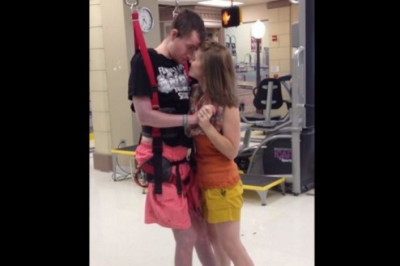 Τετραπληγικός μοιράζεται τον πρώτο του χορό με τη γυναίκα του (βίντεο)