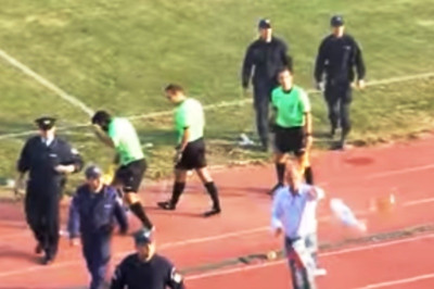 Πέταξαν κάδο σκουπιδιών σε διαιτητή! (video)