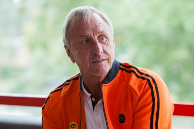 ΤΡΟΜΕΡΟ! Καρκίνο στους πνεύμονες ο Κρόιφ! (photos+videos)