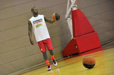 Δεν βάζει… γκολ με τίποτα ο Στρόμπερι! (video)