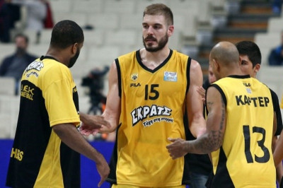 Πλήγμα με Σαρικόπουλο!