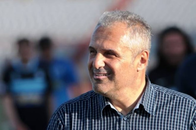 Παίζει έντονα του Βοσνιάδη!