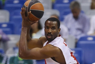 Τελειώνει από την Αρμάνι ο Λαουάλ