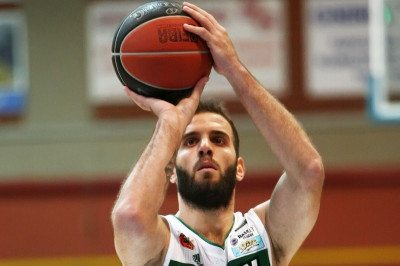 Το πρώτο καλάθι του Παππά! (video)