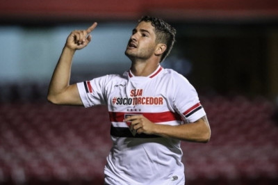 Θέλουν Πάτο Λίβερπουλ-Τότεναμ, αλλού «κοιτάει» ο Βραζιλιάνος