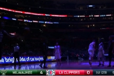 «Έπεσαν» τα φώτα στο Stamples Center! (video)