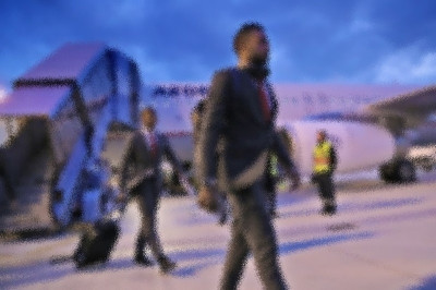 Αυτός είναι ο «ερυθρόλευκος» που φτιάχνει βαλίτσες για εξωτερικό!