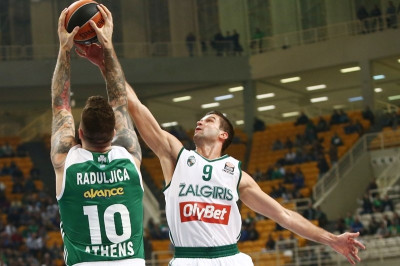 Δεν πάει πουθενά ο Καλνιέτις