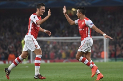 Ξεκίνησαν οι συζητήσεις ανανέωσης μεταξύ Άρσεναλ και Σάντζες, Οζίλ