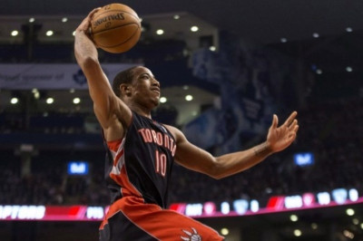 O DeRozan παίρνει φόρα και καρφώνει με μανία! (video)