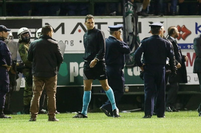 «Να ανοίξει το τηλέφωνο του Παππά»!