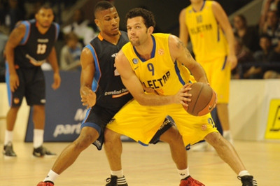 Παρελθόν από τη Μακάμπι ο Φάρμαρ!