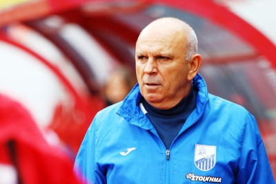 H Λαμία τα... χώνει στον Βαζάκα!