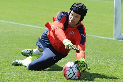 Η απίστευτη διπλή επέμβαση του Τσεχ! (video)