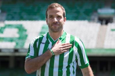 ΑΕΚ: Απίστευτες φήμες για Φαν ντερ Φάαρτ!