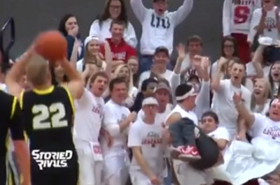 Απίστευτο! Δείτε τι έκαναν για να αποσπάσουν την προσοχή του στις βολές! (video)