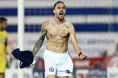 Τρελάθηκε με τη νίκη ο Ναπολεόνι! (photo)