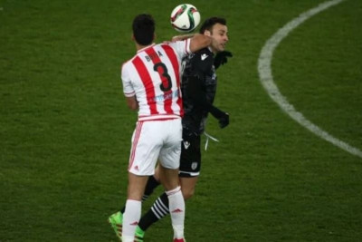 Η «δολοφονική» αγκωνιά του Μποτία στον Μπερμπάτοφ (video)