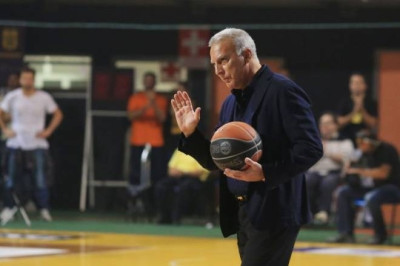 Υποκλίθηκε στον Γκάλη η Αρμάνι! (photo)