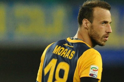 Επιμένει για παραμονή του Μόρα η Βερόνα