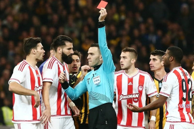 Ολυμπιακός: Γι’ αυτά «βράζουν» με Καλογερόπουλο (video)