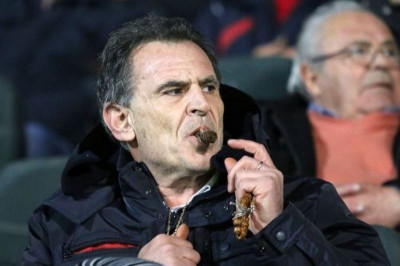 Θα μας τρελάνει όλους ο Πανόπουλος! Τάχτηκε υπέρ του… Πανθρακικού!