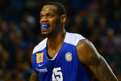 «Άκυρο» για Έλεγκαρ, ενδιαφέρον για Ουόρικ